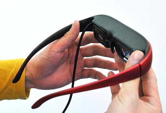 На даний час відомо лише, що мікрокомп'ютер, який можна носити як окуляри, Eye-Book був розроблений і вироблений науково-технічної компанією, яка знаходиться в південно-західній провінції Китаю Юньнань.