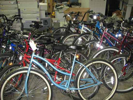 Компанія Bicycle Library з Лондона відкрила велосипедну бібліотеку, де можна взяти велосипед напрокат.