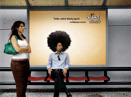 Креативна реклама сайту музики в стилі hip hop на зупинкових комплексах