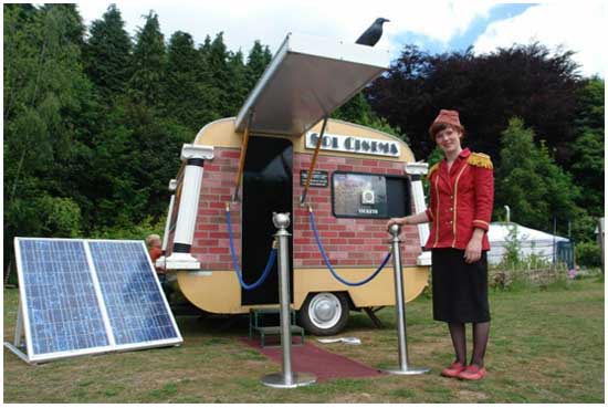 Бізнес Екологічний кінотеатр на сонячних батареях