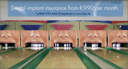 Реклами стоматологічної клініки в боулінгу