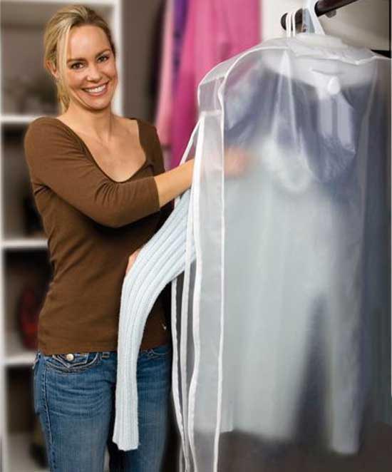 Дезодоруючу пристрій для одягу Garment Deodorizer здатне знищувати до 97 відсотків всіх бактерій, що затрималися на одязі і є основною причиною неприємного запаху.