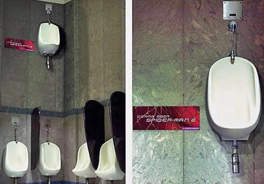 Партизанський маркетинг в дії: туалетні кабінки для людини-павука