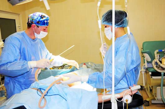 Клініка пластичної хірургії, розташована в окрузі Семіноле (штат Флорида, США) відкриває банк, в якому пацієнти клініки, які пройшли процедуру ліпосакції, можуть зберегти віддалений жир на майбутнє.