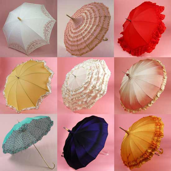 Весільний вінтажний парасольку можна підібрати за кольором і стилю до плаття, загального оформлення інтер'єру і т.п.