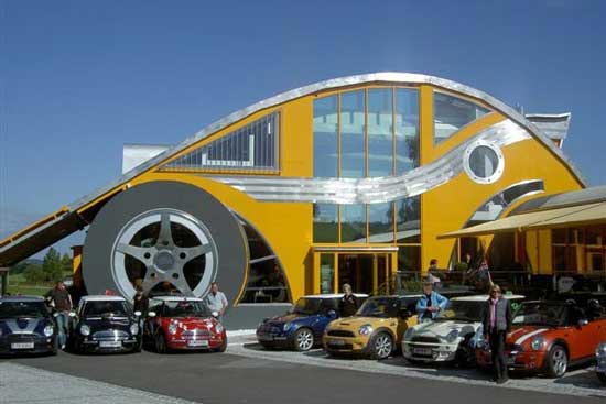 Ідея перетворити житловий будинок на справжній автомобіль народилася у архітектора Маркуса Воглрейтера (Markus Voglreiter) десять років тому.