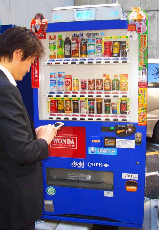 Велика японська компанія Asahi Soft Drinks, що реалізує напої і базується в Токіо, представила громадськості свої вендингові машини з додатковою функцією доступу в інтернет.