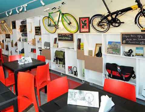 душ в кафе для велосипедистів