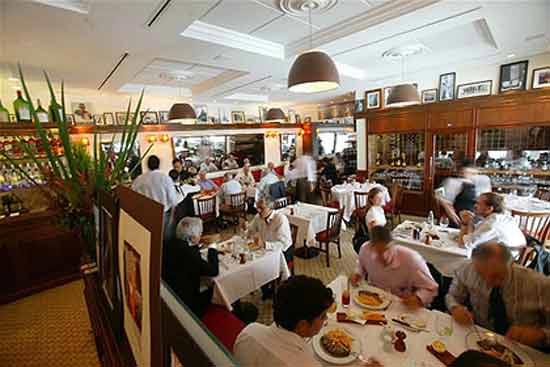 У французькому ресторані, який називається L'Entrec? Te de Paris («Антрекот Парижа») подають тільки одне блюдо - 