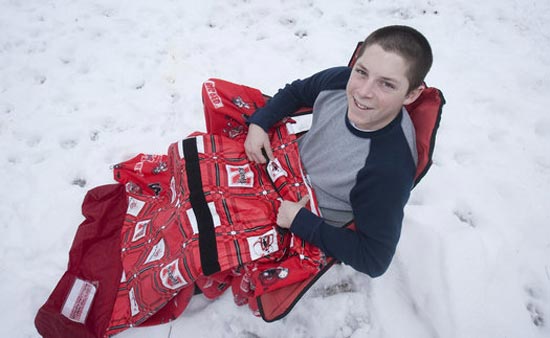 15-річний Закарі Сміт (Zachary Smith) став творцем незвичайного винаходу Sports Snuggler - портативного крісла-сумки.