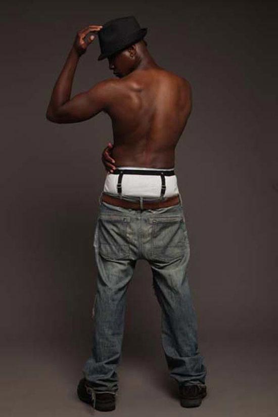 Винахідник з Харлема Ендрю Люьіс (Andrew Lewis) придумав підтяжки для низьких джинс Subs.